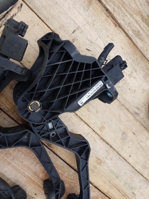 VW PASSAT B6 3C0 3C2721059 L PEDAL SPRZEGLA