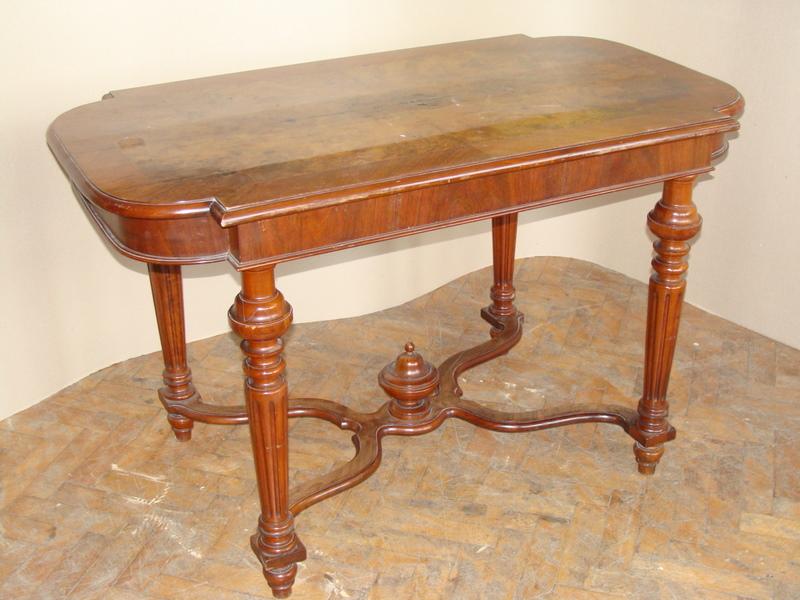 STÓŁ EKLEKTYCZNY, OKL. ORZECHOWA, DO RENOWACJI