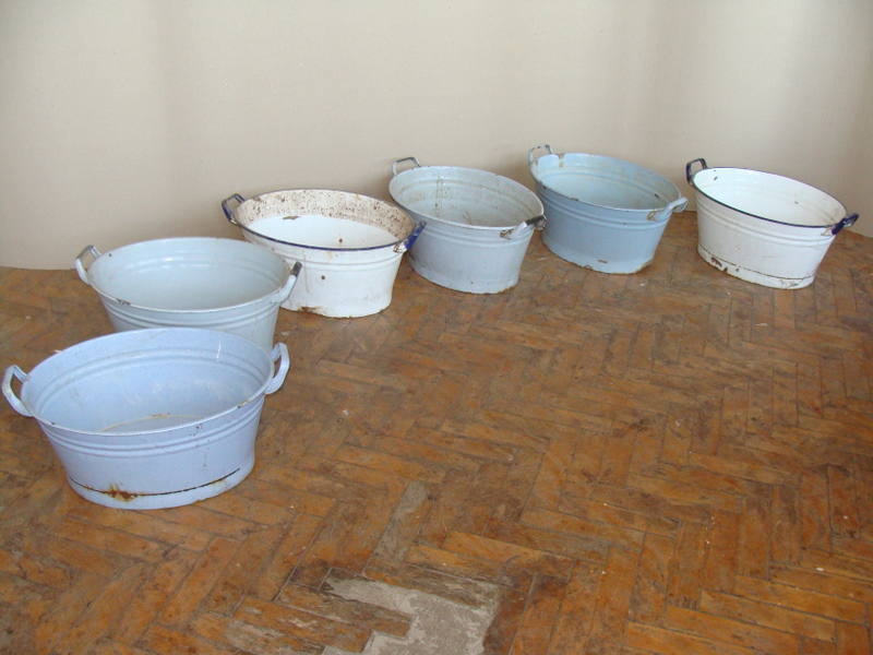 WANNY EMALIOWANE JAKO RABATKI NA BALKONY, TARASY