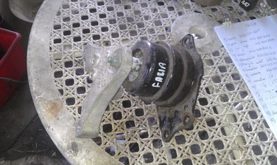 IBIZA POLO FABIA-LAPA PODUSZKA SILNIKA